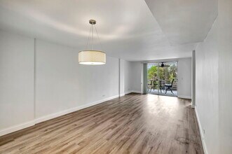 3660 NE 166th St, Unit 205 in Miami, FL - Building Photo - Building Photo