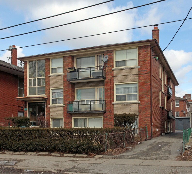 136 Portland St in Toronto, ON - Building Photo