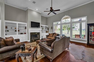 108 Somerton Dr in Montgomery, TX - Foto de edificio - Building Photo
