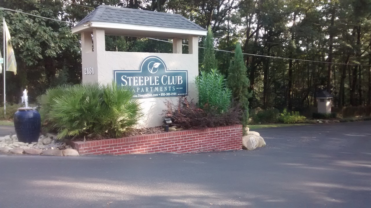 Steeple Club Apartments in Tallahassee, FL - Building Photo