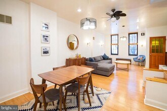 242 Fairmount Ave in Philadelphia, PA - Building Photo - Building Photo