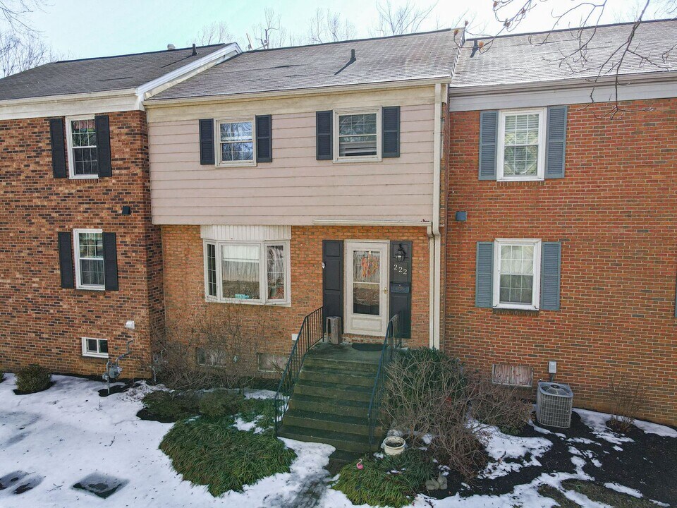 222 Huntington Ln in Blacksburg, VA - Building Photo