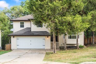 161 Trent St in Hollister, MO - Building Photo