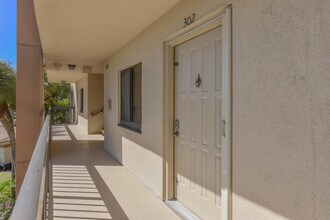 901 Seafarer Cir in Jupiter, FL - Building Photo - Building Photo