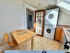 11 Flint Rd, Unit 1 in Watertown, MA - Foto de edificio - Building Photo