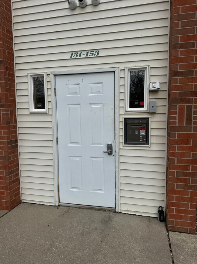 137 S Scott Blvd in Iowa City, IA - Building Photo - Building Photo