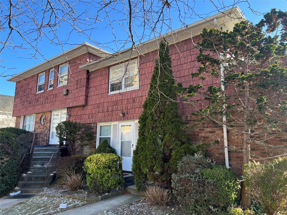 215-06 23rd Ave-Unit -1st Floor in Queens, NY - Building Photo