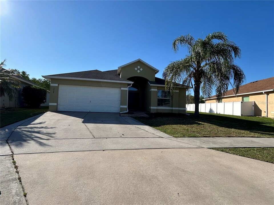 2468 Brewerton Ln in Orlando, FL - Foto de edificio