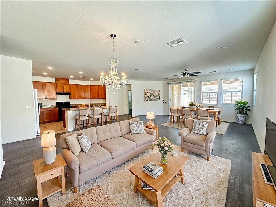 2503 Venarotta St in Henderson, NV - Foto de edificio