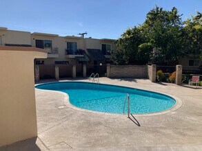 138 S Bryn Mawr St, Unit 30 in Ventura, CA - Building Photo - Building Photo