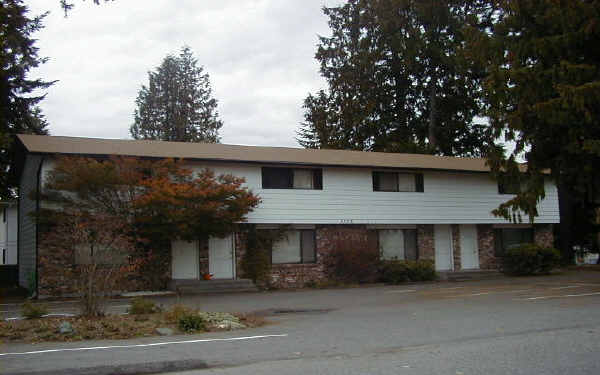 1017 Ttereve Dr in Everett, WA - Building Photo