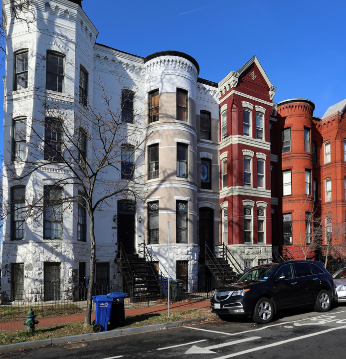 127 4th St SE in Washington, DC - Building Photo