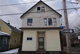 3454 E 76th St in Cleveland, OH - Building Photo