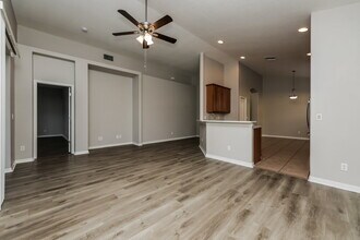 8610 Sandy Plains Dr in Riverview, FL - Foto de edificio - Building Photo