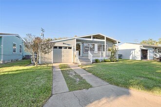 106 Trout Ave in Galveston, TX - Building Photo - Building Photo