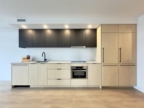 13738 Central Ave in Surrey, BC - Building Photo - Building Photo