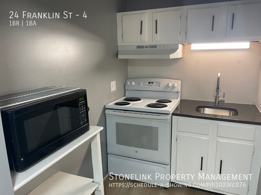 24 Franklin St-Unit -4 in East Providence, RI - Building Photo