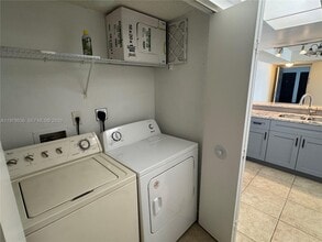 9122 W Atlantic Blvd in Coral Springs, FL - Foto de edificio - Building Photo