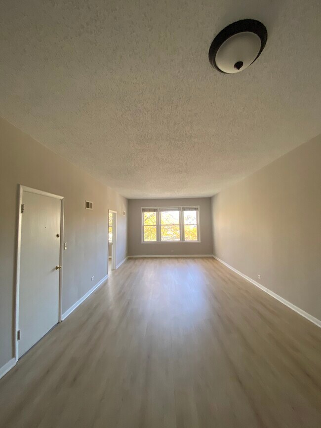 4530 N Lincoln Ave, Unit 201 in Chicago, IL - Building Photo - Building Photo