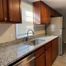 332 N Cedar Ave in Independence, MO - Building Photo - Building Photo