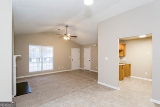 5736 Eagles Feather Ln in Riverdale, GA - Building Photo - Building Photo