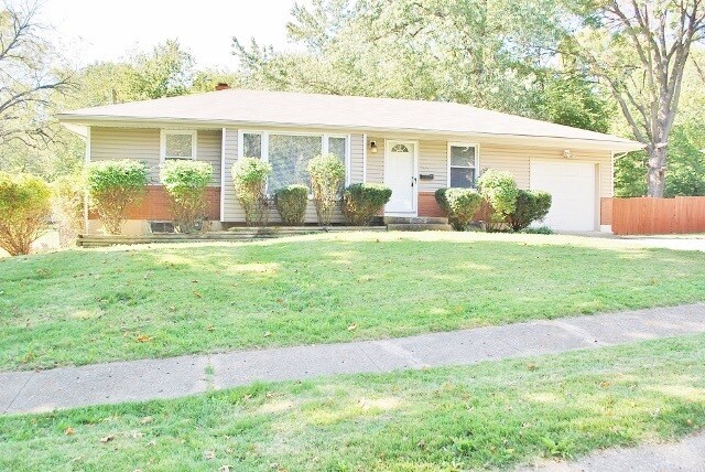 10004 Beacon Ave in Kansas City, MO - Building Photo