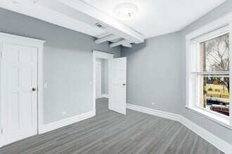 5341 S Indiana Ave in Chicago, IL - Building Photo - Building Photo