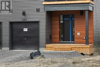815 Demulcent Ln in Ottawa, ON - Building Photo - Building Photo