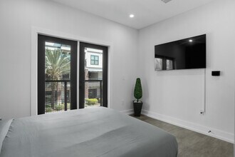 SoHo Square in Tampa, FL - Foto de edificio - Building Photo