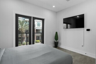 SoHo Square in Tampa, FL - Building Photo - Building Photo