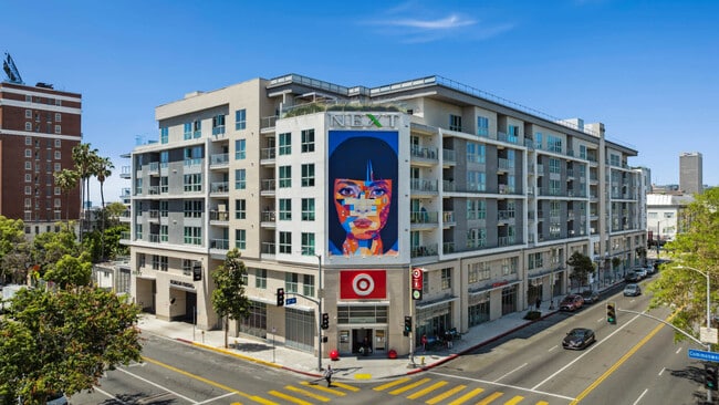 Next on Sixth in Los Angeles, CA - Foto de edificio - Building Photo