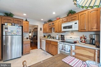 7720 Bristol Square Ct in Springfield, VA - Foto de edificio - Building Photo