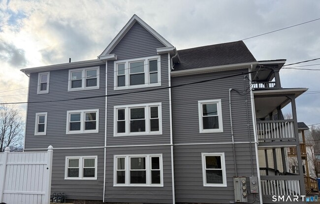 484 West St in Bristol, CT - Building Photo - Building Photo