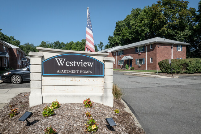 Westview Apartment Homes in Westwood, NJ - Foto de edificio - Building Photo