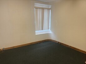 114 E 4th St in Vinton, IA - Building Photo