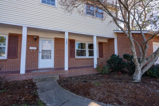 328 Coventry Rd in Virginia Beach, VA - Building Photo - Building Photo