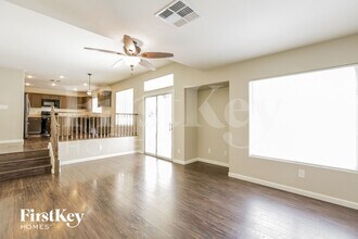 7208 Golden Falcon St in Las Vegas, NV - Foto de edificio - Building Photo