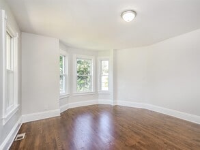 114 Sea Cliff Ave in Glen Cove, NY - Building Photo - Building Photo