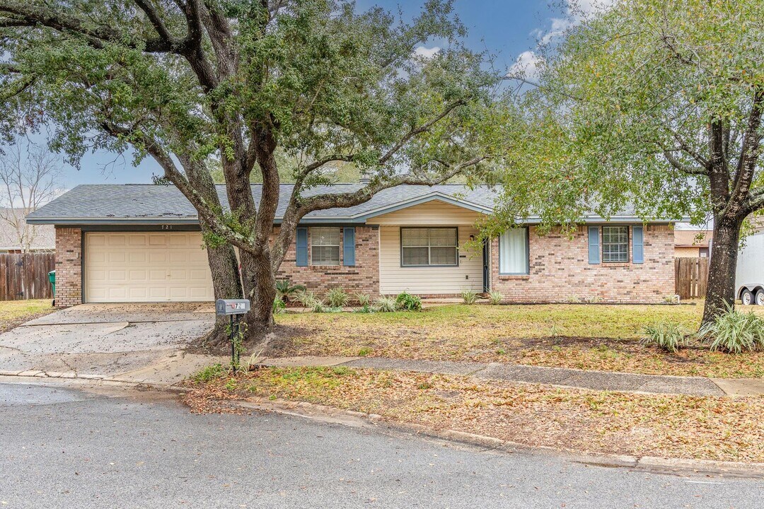 721 Osage Dr in Fort Walton Beach, FL - Building Photo