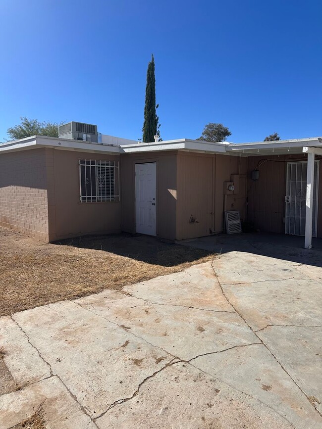 138 W Mossman St in Tucson, AZ - Foto de edificio - Building Photo