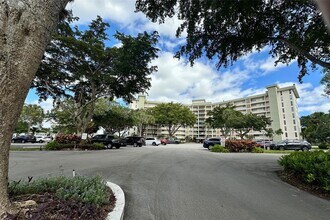 3051 N Course Dr, Unit 104 in Pompano Beach, FL - Building Photo - Building Photo