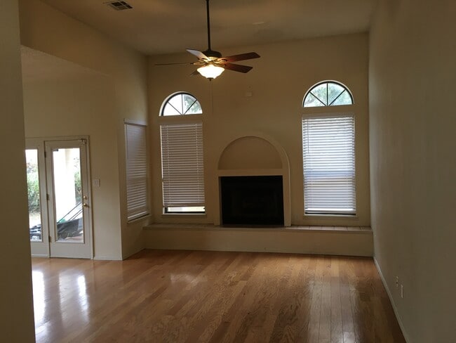 5036 Shadow Mountain Rd in Las Cruces, NM - Foto de edificio - Building Photo