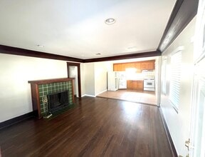 2210 Las Flores Dr in Los Angeles, CA - Foto de edificio - Building Photo