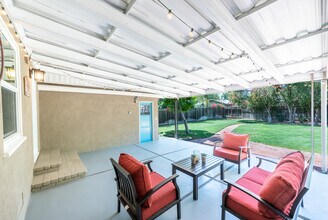 5865 Vesper Ave in Los Angeles, CA - Building Photo - Building Photo