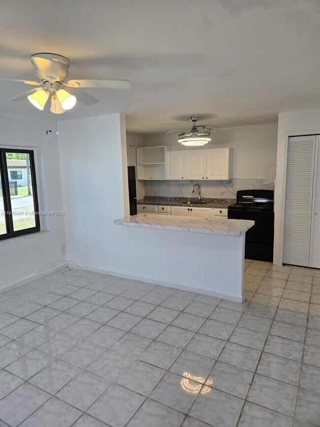 1305 NE 146th St, Unit 1 in Miami, FL - Foto de edificio - Building Photo