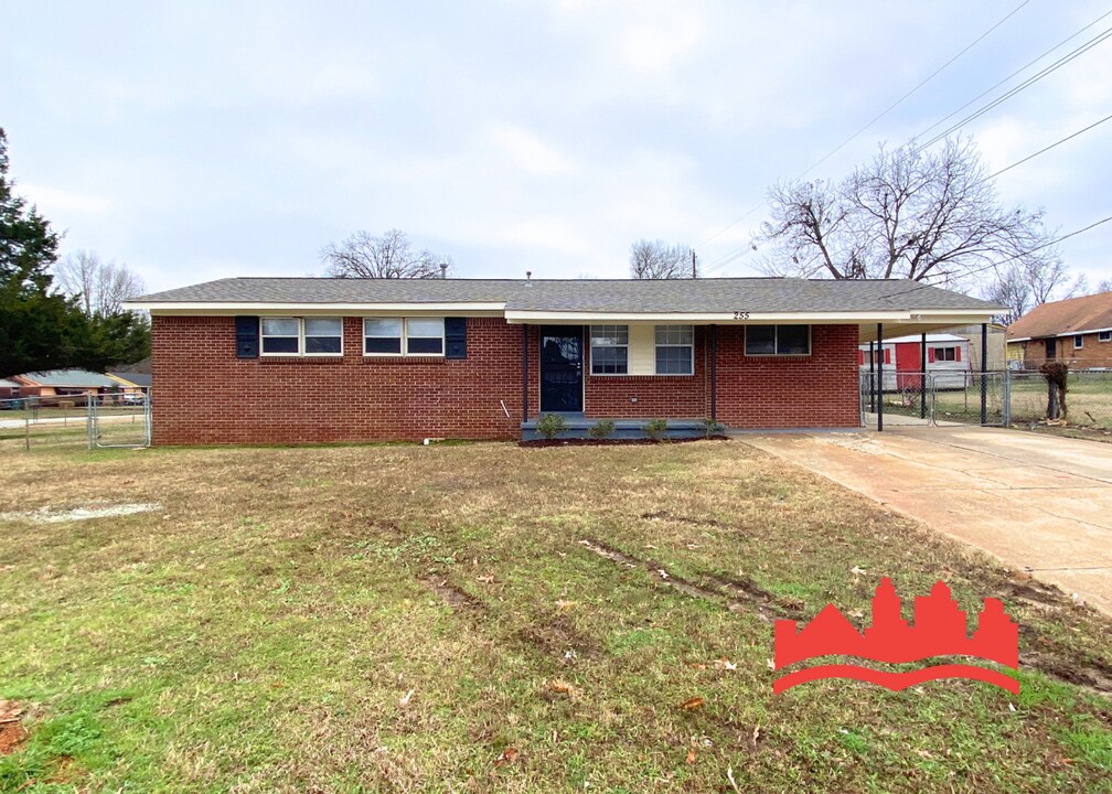 255 Southhill Ave in Memphis, TN - Building Photo