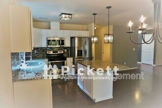 6842 Aquene Loop NE in Bremerton, WA - Building Photo - Building Photo