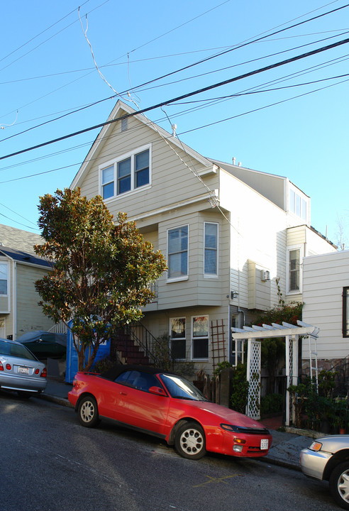 579 Moultrie St in San Francisco, CA - Building Photo