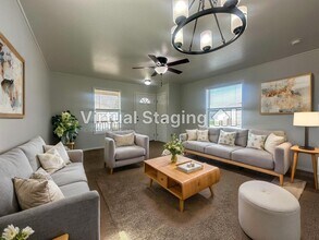 1961 Four Seasons Dr in Ankeny, IA - Building Photo - Building Photo