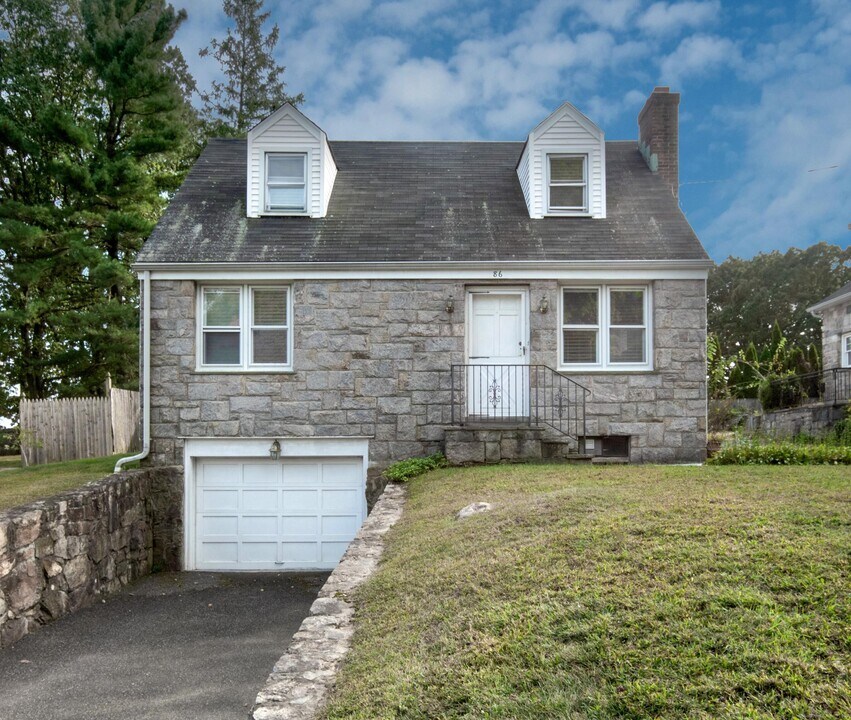 86 Hecker Ave in Darien, CT - Building Photo